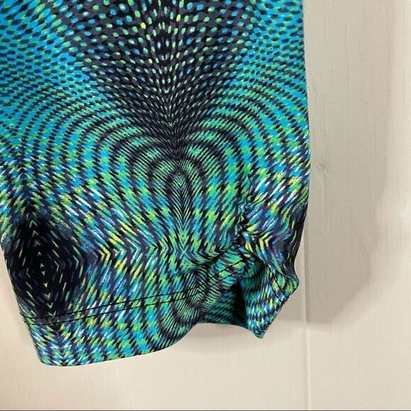 Koral Abstract Geometric Print Cropped Leggings - Picture 2 of 5